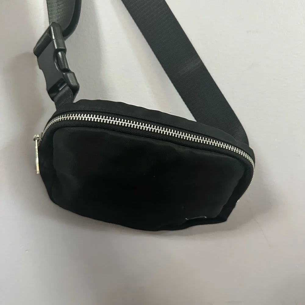Gallery Women’s Black Belt Bag - Picture 2 of 4